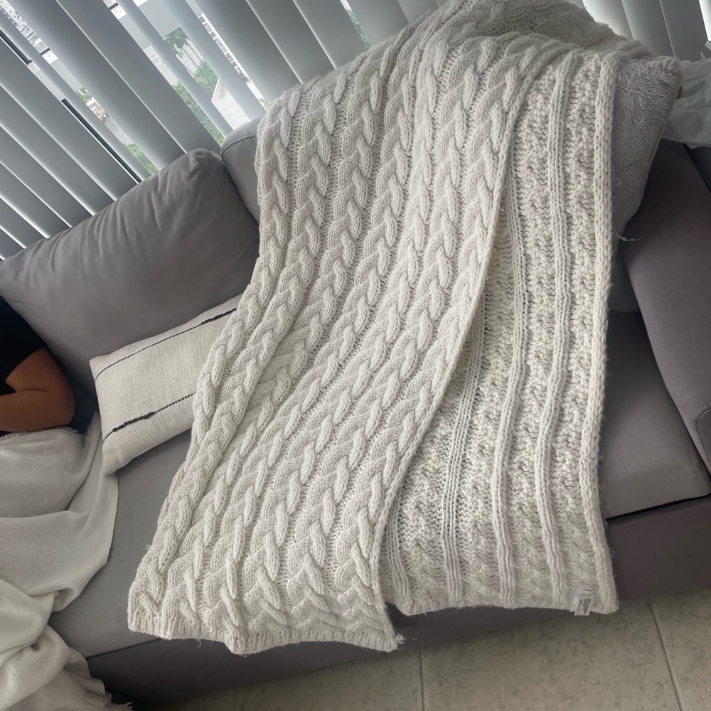 Cable blanket/ throw